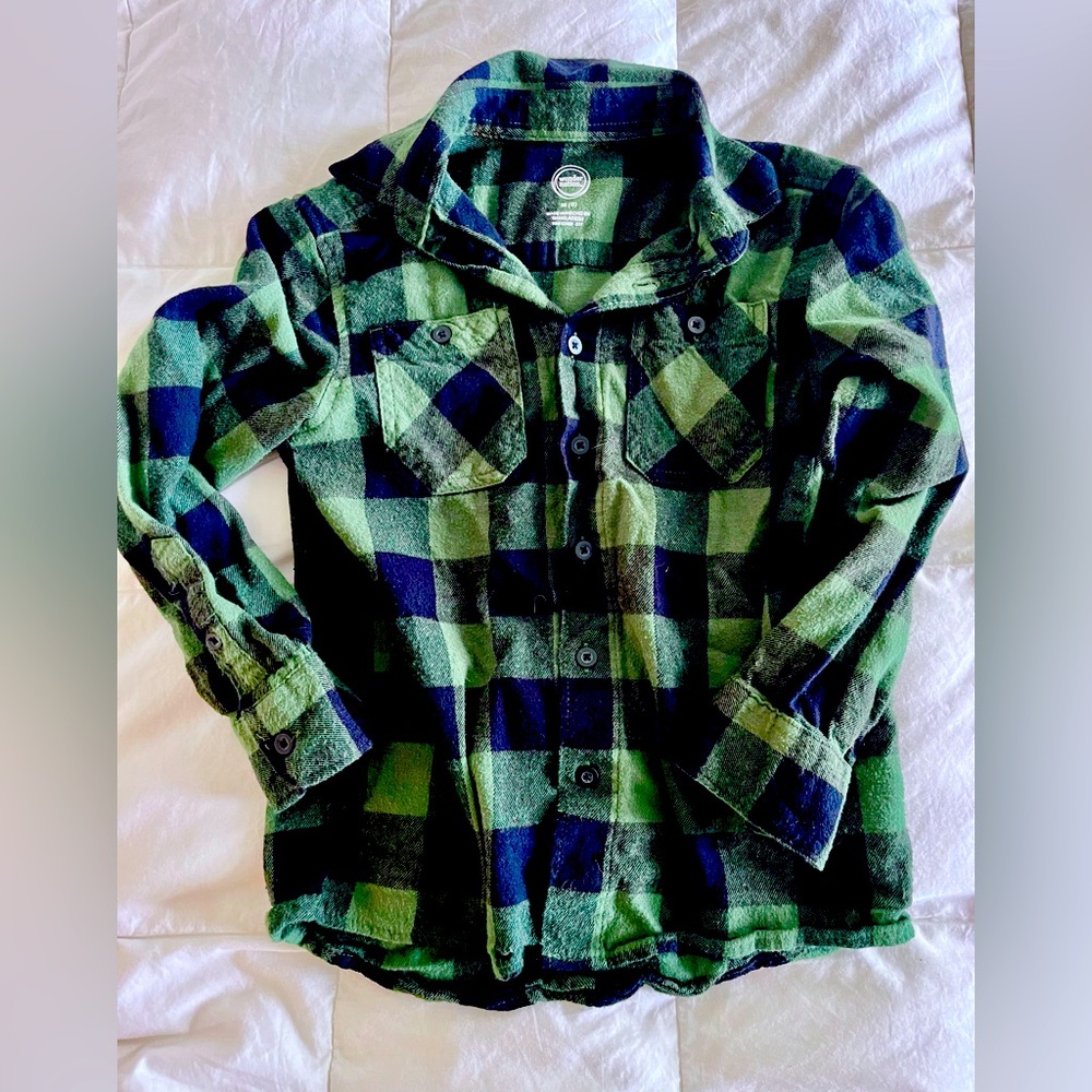 Kids green and black plaid flannel button down shirt